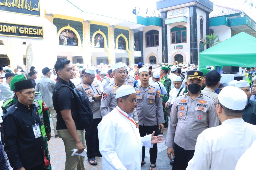 Ratusan personel diterjunkan untuk mengatur arus lalu lintas, menjaga ketertiban, serta memberikan pelayanan kepada para jemaah yang datang dari berbagai daerah.